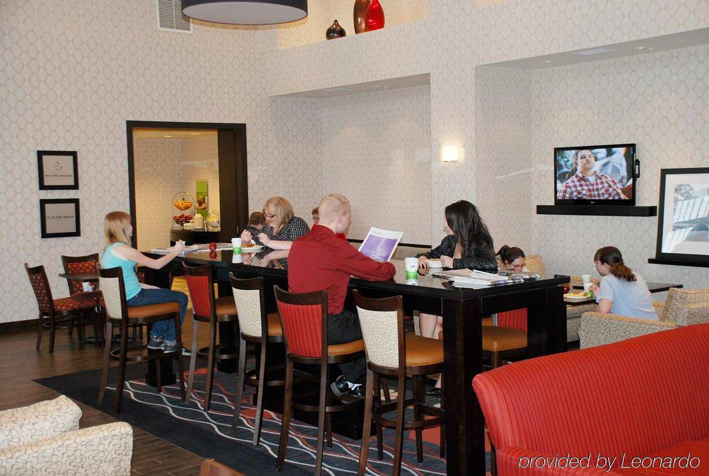 Hampton Inn & Suites By Hilton Lethbridge Restaurant photo