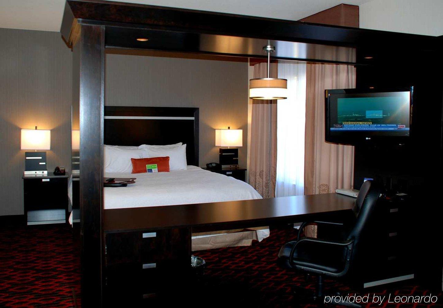 Hampton Inn & Suites By Hilton Lethbridge Room photo